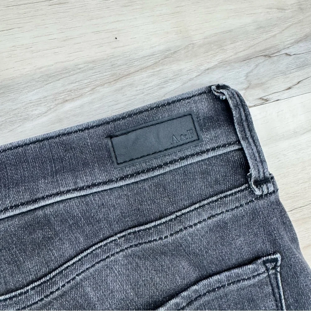 Abercrombie High Rise Super Skinny Gray Black Jean 8R /29